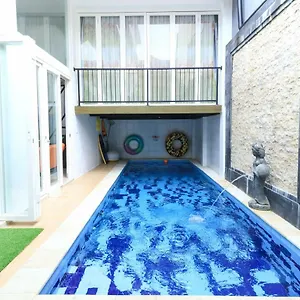 donata-house.hotelsseminyak.net/